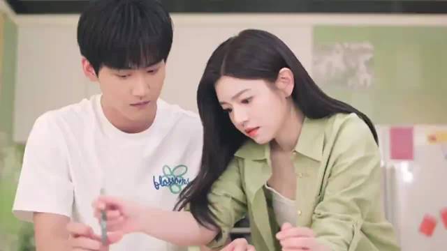 《狙击蝴蝶》豆瓣口碑6.8分，云合仍能排第三，托了陈晓和虞书欣的福