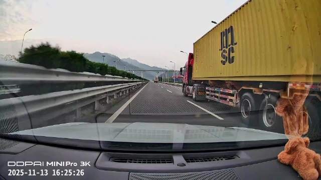 远离大货车，防御性驾驶，动力可以不用，但不能没有，具象化了