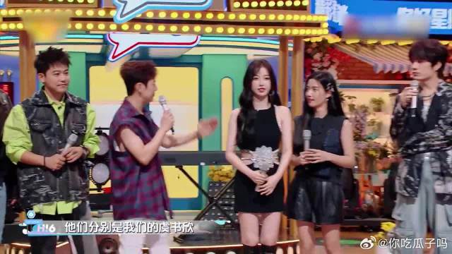 虞书欣听自己当队长，脸上瞬间乐开了花，真是可爱到犯规