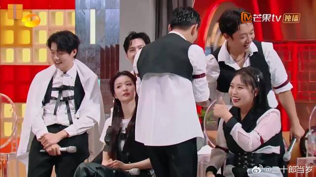 杨洋下盘好稳，展现惊人腿部线条，杨迪接连败北