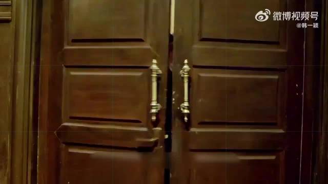 《伪装者》中，樱花号列车遭炸毁，明楼现场上演汪曼春的绝妙利用