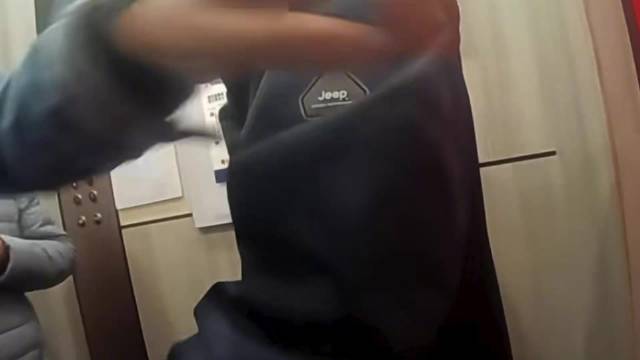 成都警方捣毁非法运输经营成品油窝点：特制塑料袋装柴油 改装车搭载加油工具