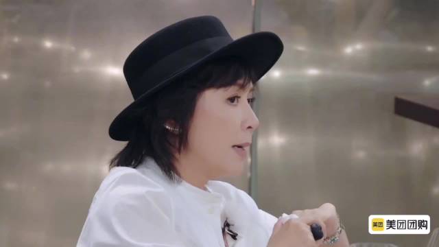 何赛飞回应婚后仰慕者称从未动心，坦诚谈婚姻边界