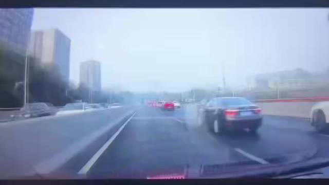 玄武大道后车恶意逼停致ABS启动