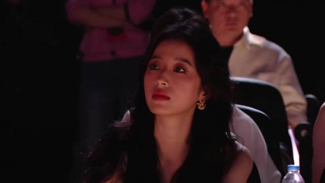 同样是原相机怼脸拍，景甜周雨彤同框，一眼看出谁气质好丨星光