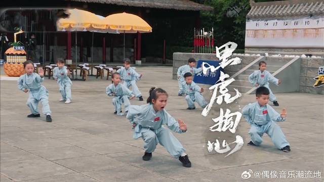 蔡徐坤：我才是宝宝！ 被武术萌娃震惊到，各种高难度动作手到擒来
