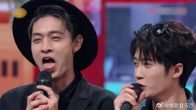 魏大勋扬言接到年轻公司通知，遭檀健次吐槽：论小时算钱！