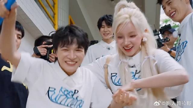 宋雨琦粉笔被周深找到 全员都来搞破坏，光脚不怕穿鞋的！