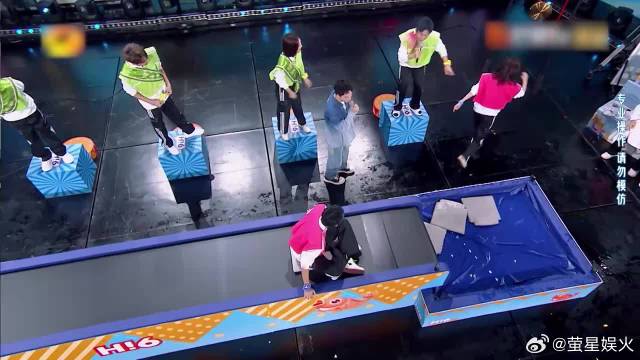 辛芷蕾太激动，不小心摔了一跤，胡先煦的反应太暖心！