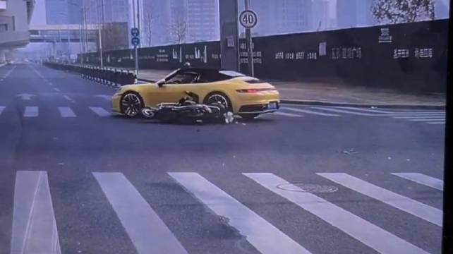 保时捷911撞电瓶车…这起事故如何解读？