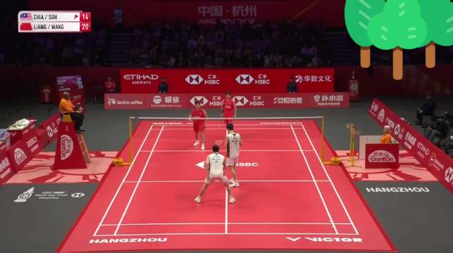 再来重温下梁伟铿第一局21-14局点，防守猛猛化被动为主动进攻的一球吧