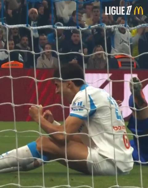 马赛后卫阿格尔德法甲联赛关键防守