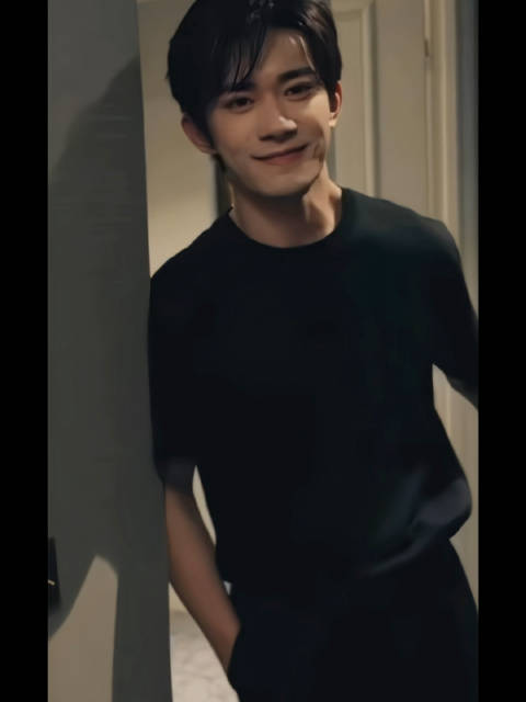 易烊千玺24岁生日粉丝感慨成长