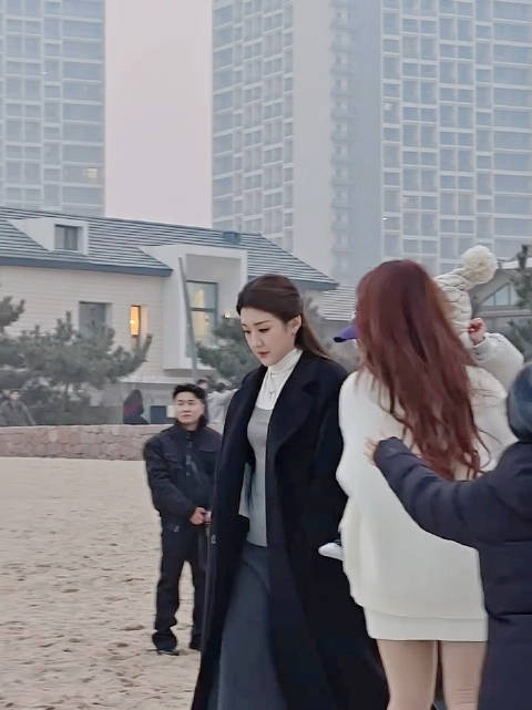 大哥：“我滴妈呀！真漂亮啊！”