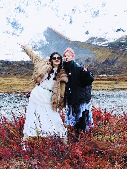 王楚然白鹿雪山红草滩亲密合影