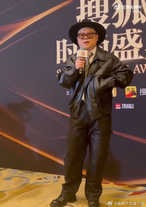 谁能想到岳云鹏解压靠盘核桃啊！还是雷佳音给的灵感，这俩人太有梗了！