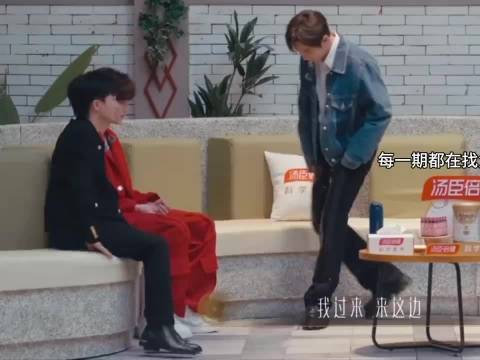 周深汪苏泷跨年逗趣宋亚轩，哥哥们花样锻炼弟弟