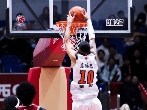 广东首节险胜广州！双外+2首发齐爆，胡明轩低迷，郭艾伦状态拉满