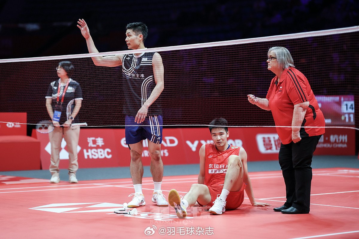 国羽锁定五席四强，李诗沣伤退坐轮椅离场