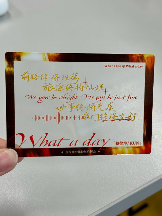 蔡徐坤新歌假日版MV刻画独居生活引共鸣