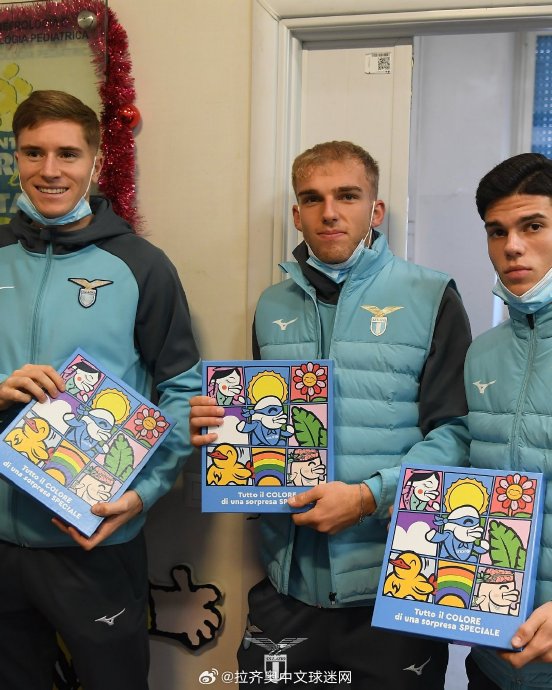 洛蒂托夫人与巴希奇等向医院患儿送圣诞礼物