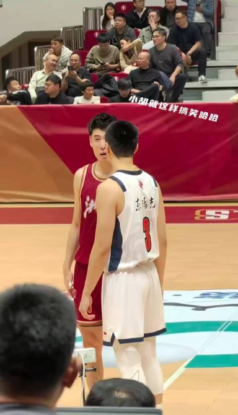 程帅澎怎么不倒下，拿两个罚蓝 广东跟浙江稠州的气氛是很和谐很搞笑的