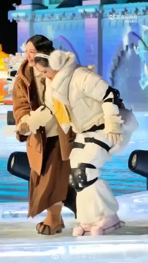 听劝达人实锤！穿得严严实实来参赛，结果比赛没开始就热了，这反差感谁懂！