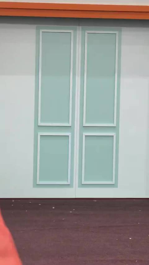 刘诗诗手提青提出席活动，清雅飘柔太美啦，犹如美神降临