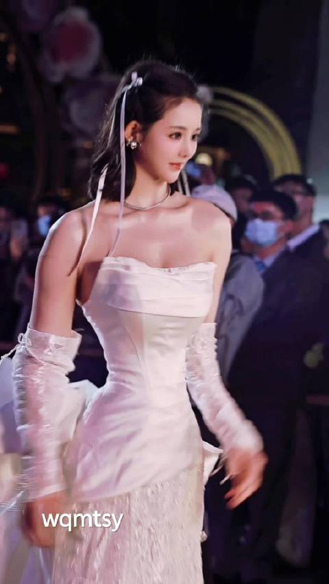 网红车模时尚穿搭秀之蕾贝卡