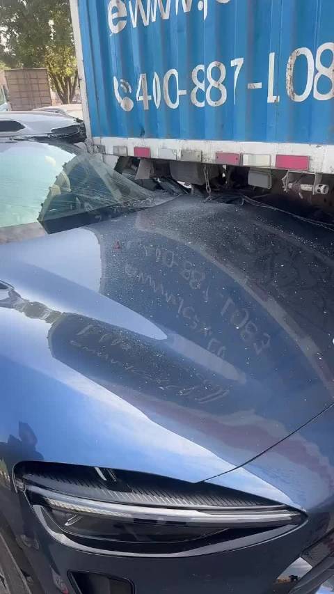 货车撞折防撞梁2200MPa超强钢A柱无损