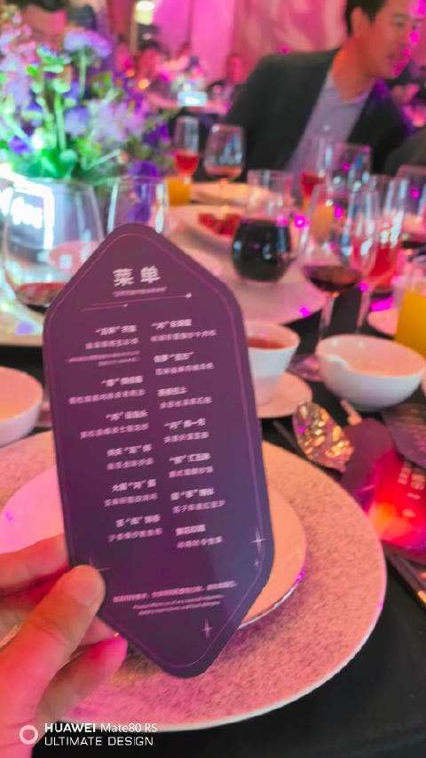 我们尊界车主坐一桌 虽然吧有人连星空顶都没有