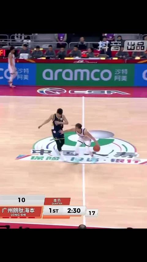 郭艾伦一步过徐杰