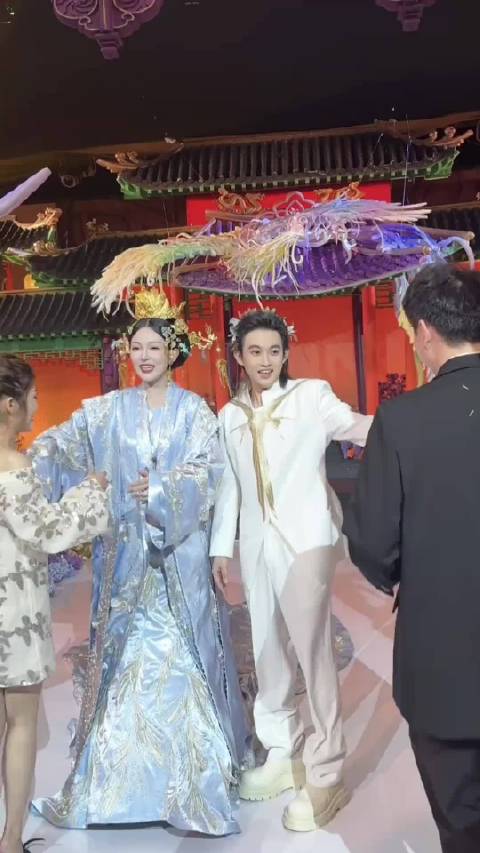 张凯毅前老板发视频控诉其老公毁约