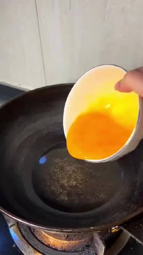 陈哲远梁洁等明星红包引热议，王菲55岁状态佳