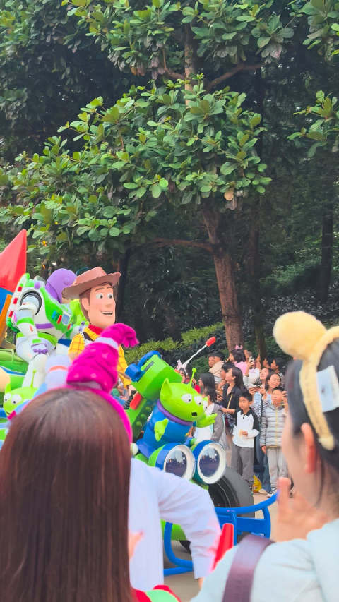 王哥请看 巴斯光年！