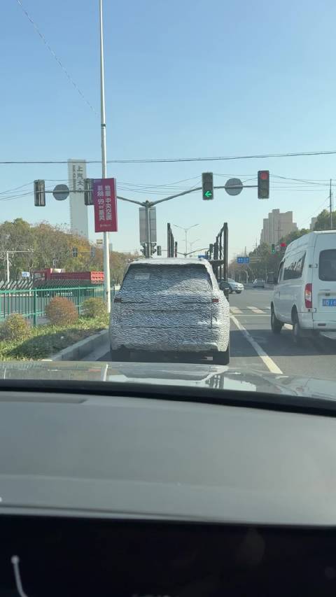上汽大众ID.ERA路试伪装车曝光，中大型SUV尺寸引关注