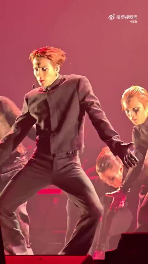 王嘉尔官宣芒果跨年携2026世巡彩蛋