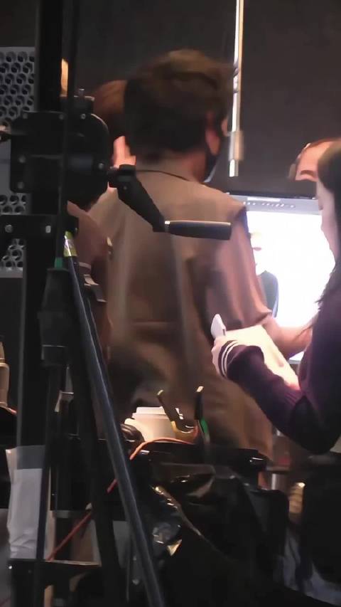 刷到一只片场刘诗诗 小手这么好动，让她到我掌心来