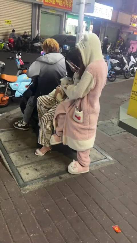 迈巴赫不如黄毛