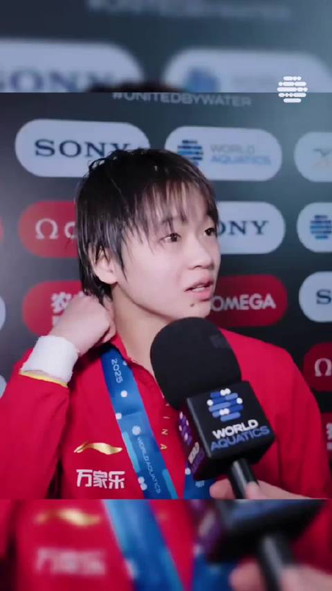 全红婵世界杯10米台赛后称重回赛场神奇紧张