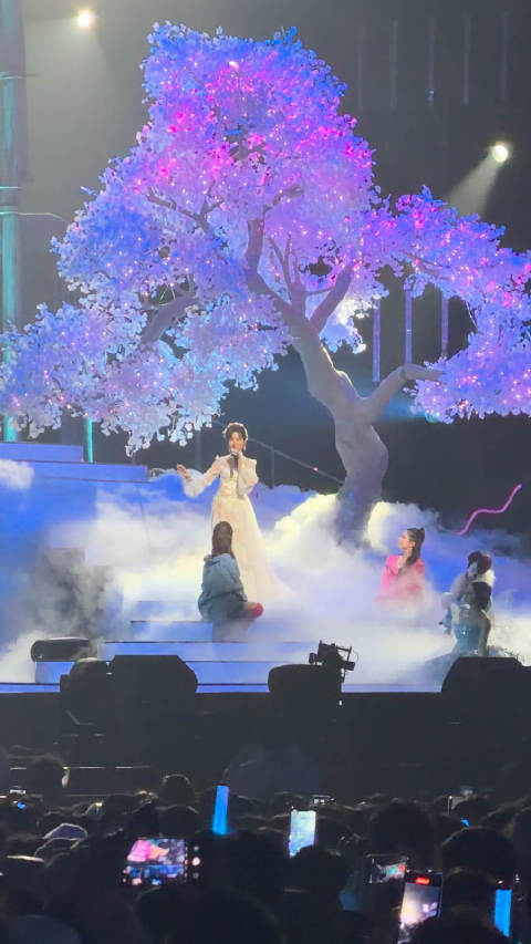 赵雅芝白裙献唱青城山下白素贞，全场合唱引爆舞台