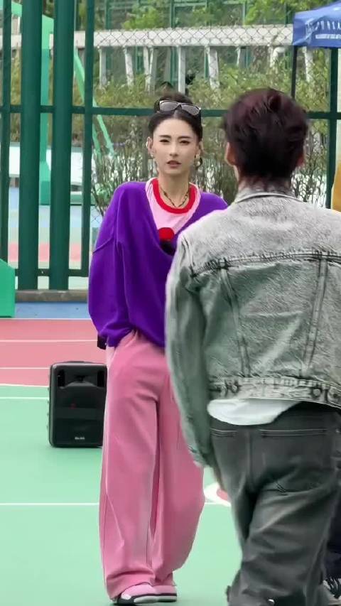 张柏芝旅行综艺展细节温柔与担当，40+女性鲜活形象圈粉