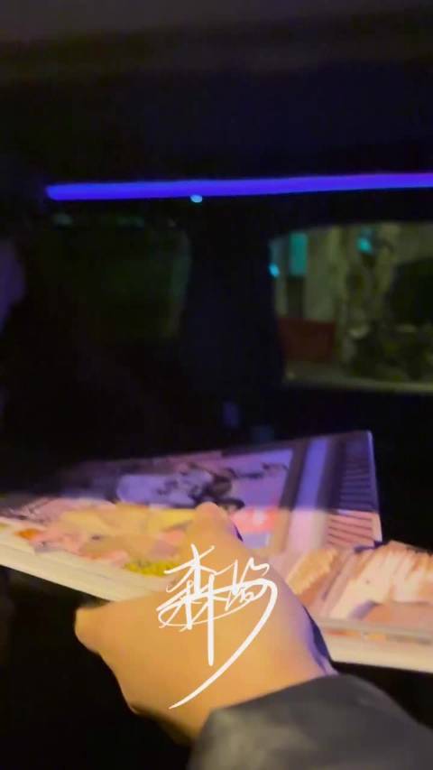 刷到Angelababy给粉丝捂手 心理委员我不得劲了