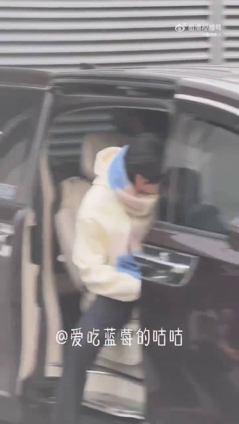 魏大勋你小子藏得挺深啊！原来还有这么害羞的一面，路透直接萌化我！