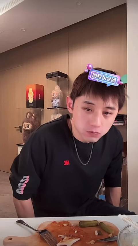 张继科一天仅饮一桶酸奶并保持高强度运动