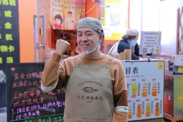 合肥闹市区的这家烘焙小店，“无声”也温情