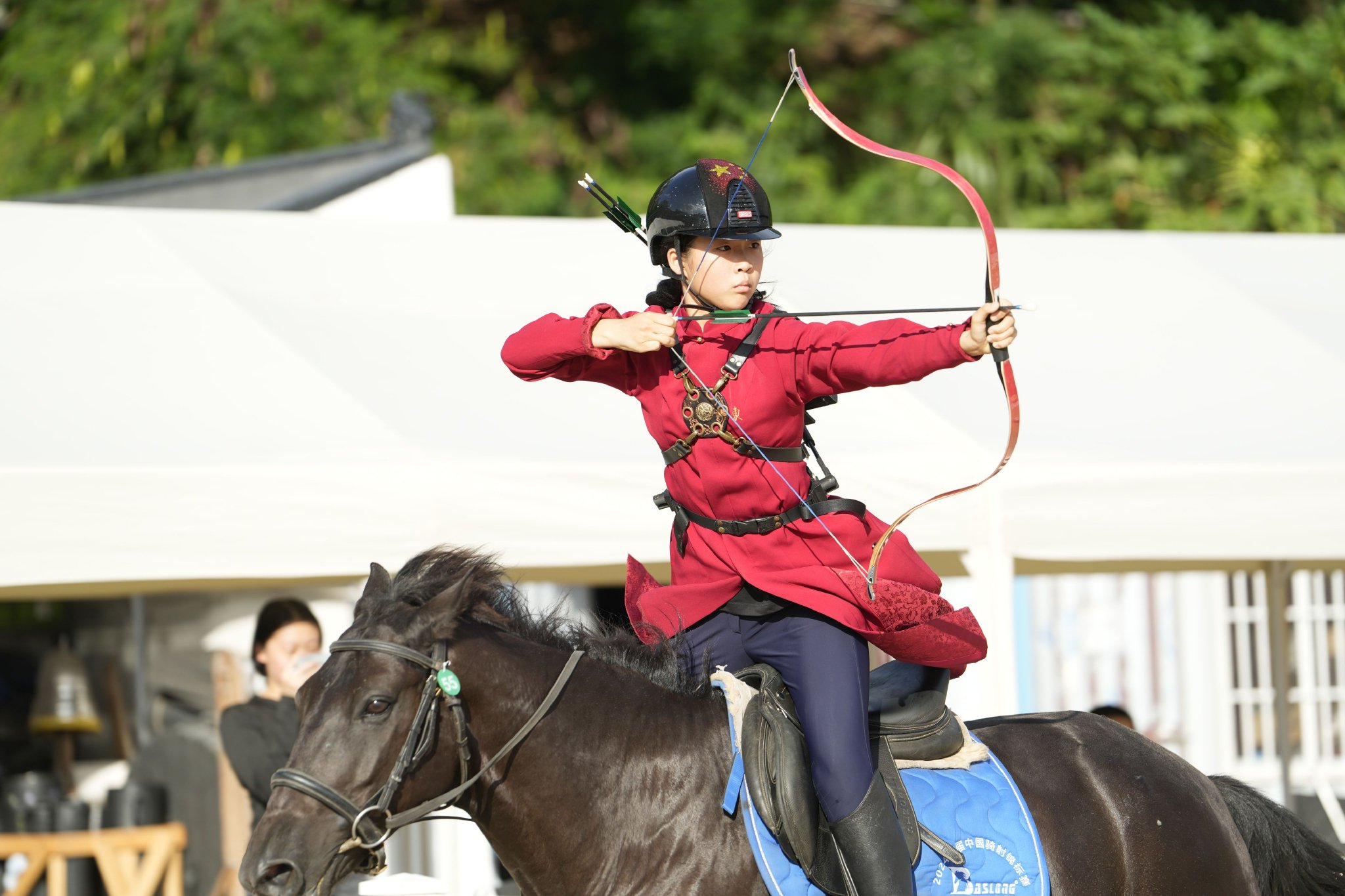追光｜又酷又飒 12岁“小孩姐”让骑射运动火出圈