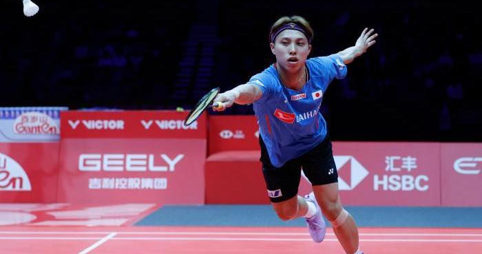 世羽联世巡赛总决赛：中国选手石宇奇晋级四强