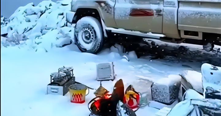 沙特塔布克下雪啦！北部地区可能会迎来更多降雪