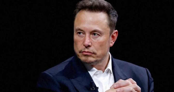 马斯克：传统燃油车将逐渐消亡，像“骑马时使用翻盖手机”一样过时